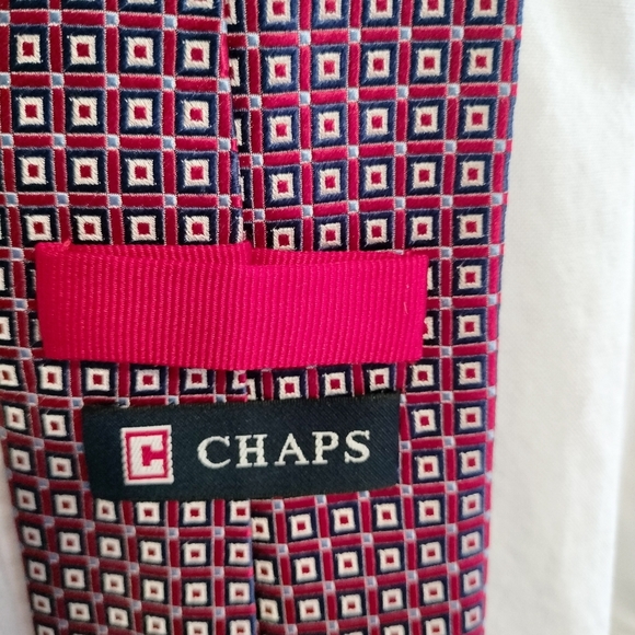 Chaps Geometric Patterned Tie Necktie Silk Red and Blue Hand Made - Picture 4 of 11